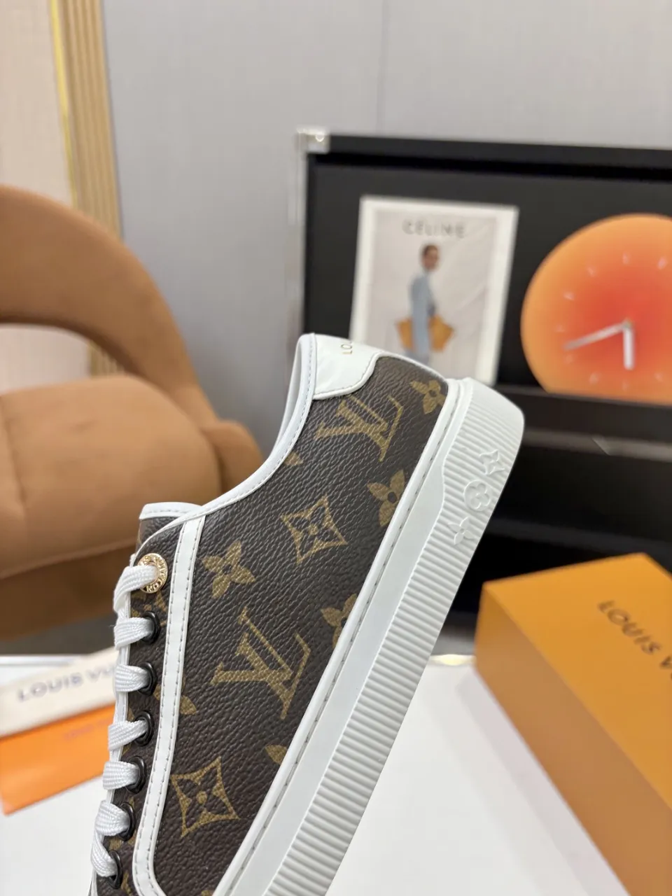 p580🐮🐮 LV couple skate shoes｜Classic jacquard, the ultimate code for a sweet outing! 👫** This pair of shoes is Louis Vuitton's love letter to fashionistas💌 - **classic presbyopic skate shoes**, the perfect choice for couples to go out on the street!  🔸 **Luxury details are a must-have**: Jacquard fabric  🔸 **So comfortable that you don’t want to take it off**: The sheepskin lining is skin-friendly and breathable, warm in autumn and winter without stuffing your feet, refreshing in spring and summer without being sticky, and you can wear it with a high-end feel in all seasons!  🔸 **Steady sense of security**: Non-slip rubber outsole, perfect grip, accompanying you through romantic streets.  **💑 Couple outfit inspiration**: ▪️ For boys, pair with leggings + baseball cap for a trendy street look!  ▪️ Girls can wear short skirts or shark pants, and the sweet and cool style is easy to choose~ **#Louis Vuitton #couple shoes #presbyopia classic** **👉 Click to collect and become the most fashionable CP in the circle of friends with him! ** Fabric: Imported cowhide/classic jacquard fabric Lining: Sheepskin lining Sole: Original rubber sole Size: Women’s size 35-42 (40/41/42 customized) Men’s size 39-45 (39.45 customized)